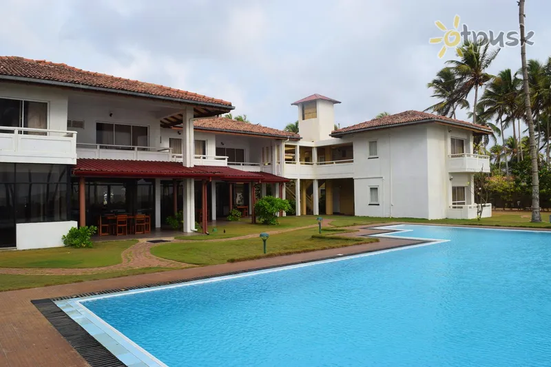 Фото отеля Sanmali Beach Hotel 2* Маравила Шри-Ланка экстерьер и бассейны