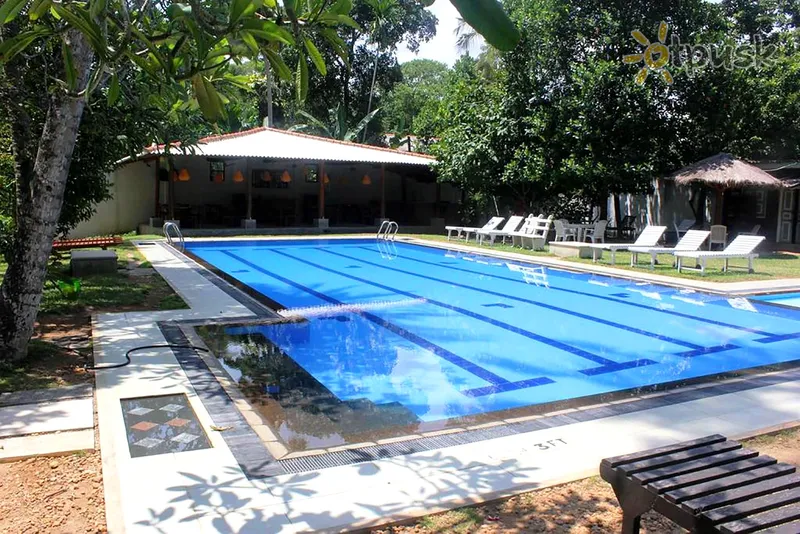Фото отеля Sanmira Renaissance 3* Унаватуна Шрі Ланка екстер'єр та басейни