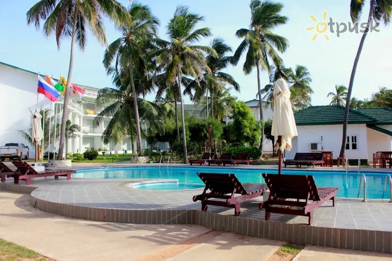 Фото отеля Sea Lotus Park Hotel 2* Trincomalee Šri Lanka išorė ir baseinai