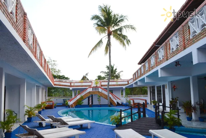 Фото отеля Thai Lanka Hotel 2* Hikaduva Šri Lanka išorė ir baseinai