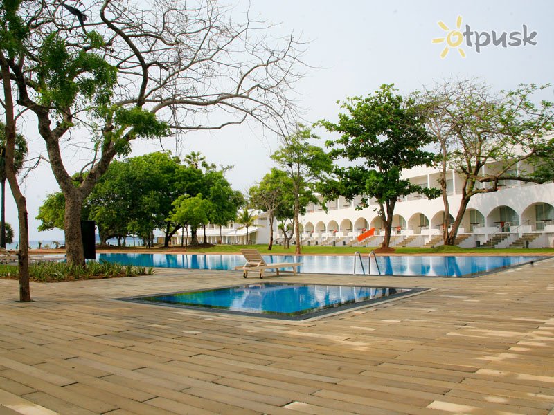 Фото отеля Trinco Blu by Cinnamon 4* Тринкомали Шри-Ланка экстерьер и бассейны