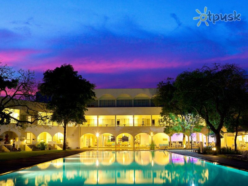 Фото отеля Trinco Blu by Cinnamon 4* Тринкомали Шри-Ланка экстерьер и бассейны