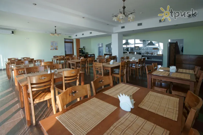 Фото отеля Золотой Пляж 2* Piekrastes (Feodosia) Krima bāri un restorāni