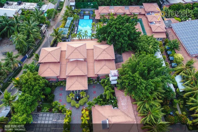 Фото отеля JKAB Park Hotel 3* Трінкомалі Шрі Ланка екстер'єр та басейни