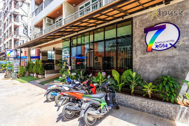 Фото отеля 7Q Bangla Hotel 3* о. Пхукет Таиланд экстерьер и бассейны