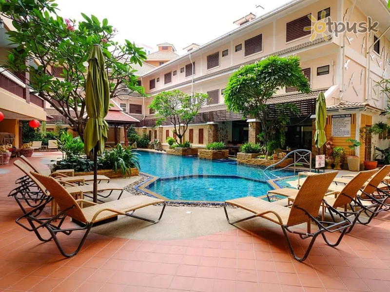 Фото отеля Aiyaree Place 3* Паттайя Таиланд экстерьер и бассейны