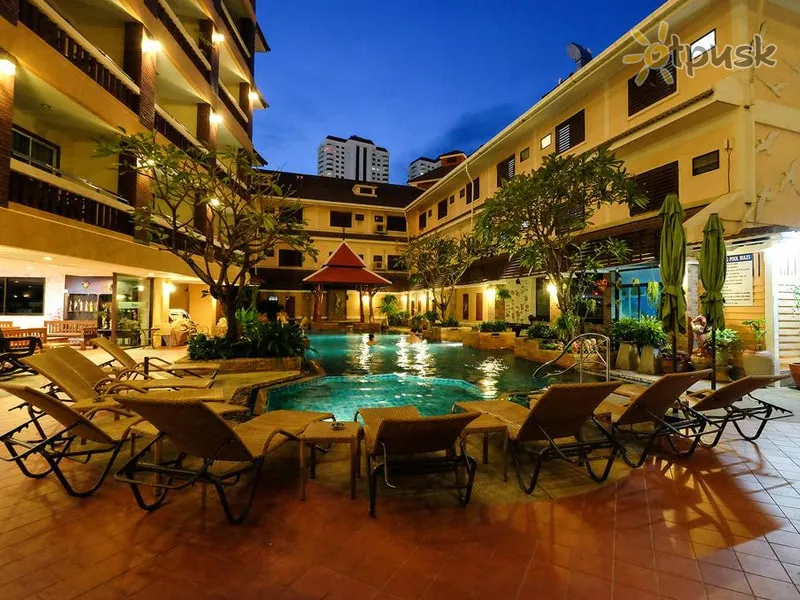 Фото отеля Aiyaree Place 3* Паттайя Таїланд екстер'єр та басейни