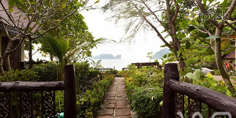Фото отеля Paradise Pearl Bungalow 3* о. Пхи-Пхи Таиланд экстерьер и бассейны