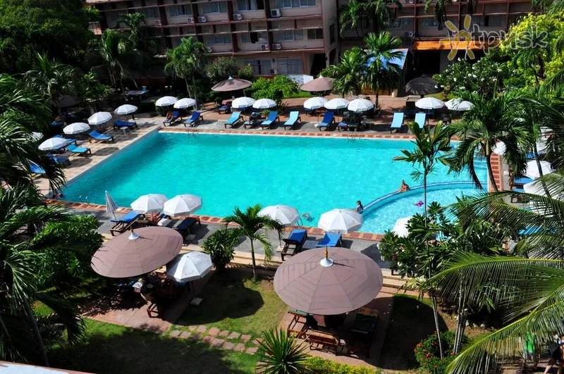 Фото отеля Basaya Beach Hotel & Resort 3* Паттайя Таиланд экстерьер и бассейны