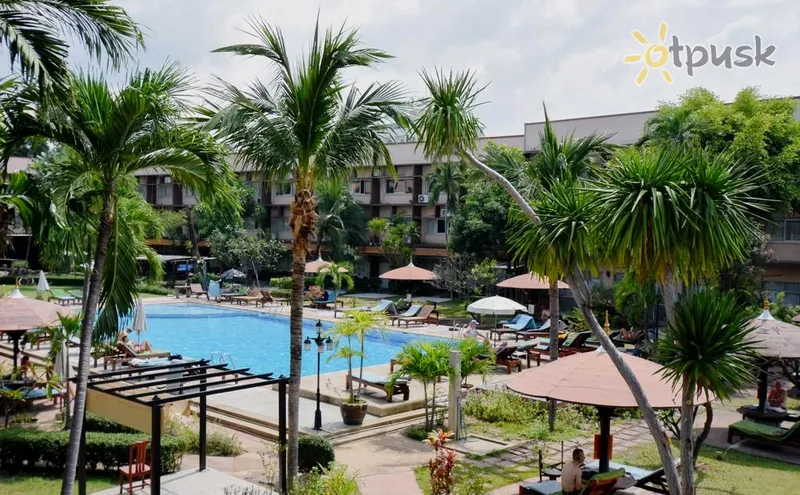 Фото отеля Basaya Beach Hotel & Resort 3* Pataja Tailandas išorė ir baseinai