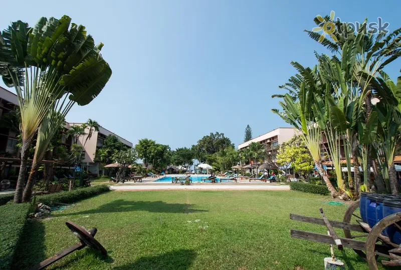 Фото отеля Basaya Beach Hotel & Resort 3* Паттайя Таиланд экстерьер и бассейны