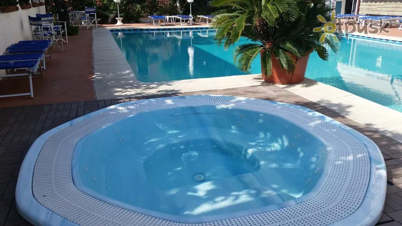 Фото отеля Splendid Hotel 3* Діано Маріна Італія екстер'єр та басейни