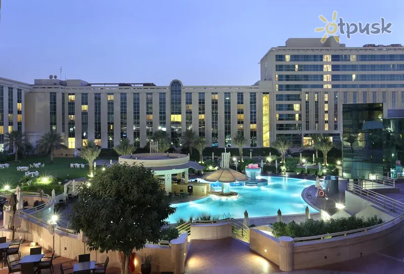 Фото отеля Millennium Airport Hotel Dubai 4* Дубай ОАЭ экстерьер и бассейны