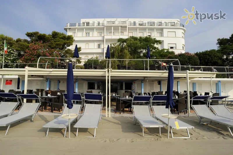Фото отеля Grand Hotel Mediterranee 4* Алассіо Італія пляж