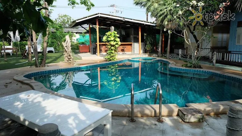 Фото отеля Deeden Pattaya Resort 3* Паттайя Таїланд екстер'єр та басейни