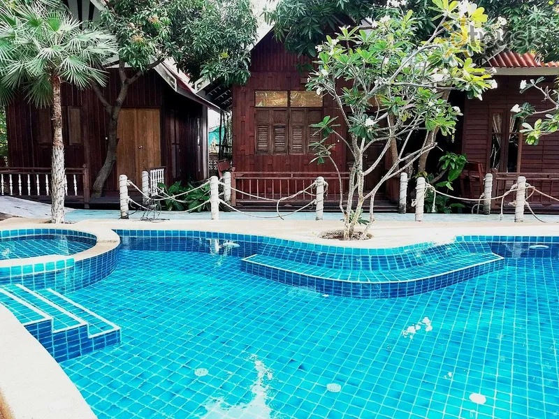 Фото отеля Deeden Pattaya Resort 3* Паттайя Таїланд екстер'єр та басейни