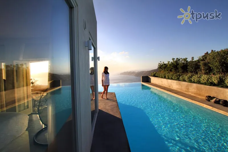 Фото отеля West East Suites 5* Santorini Graikija išorė ir baseinai