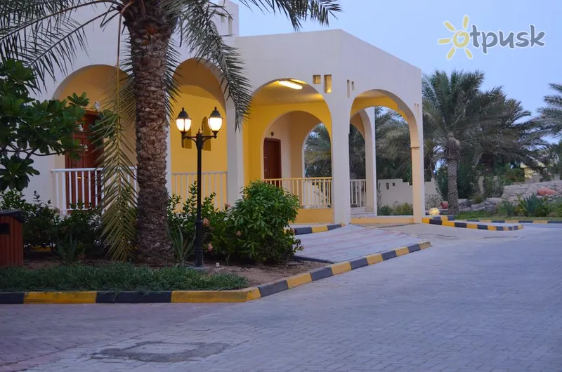 Фото отеля Umm Al Quwain Beach Hotel 4* Um Al Quwain JAE išorė ir baseinai