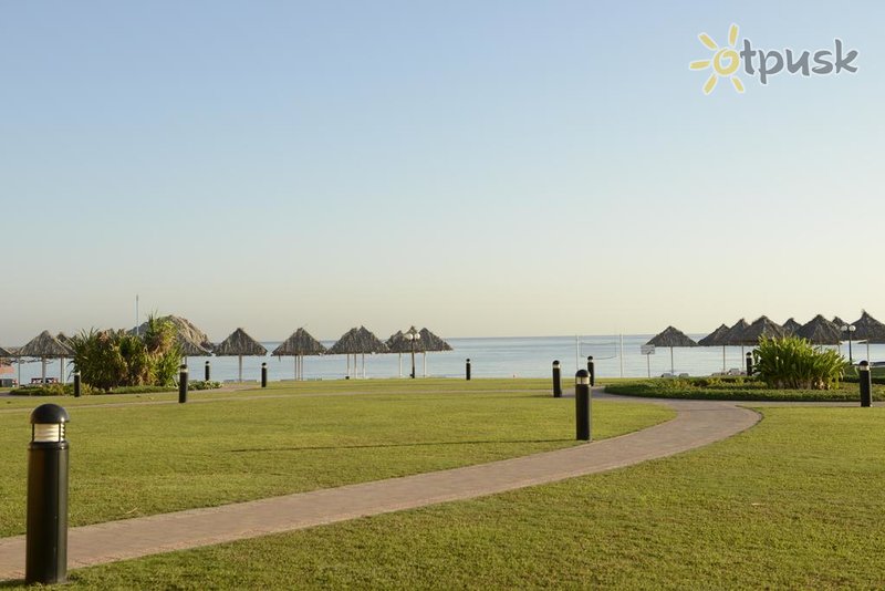 Фото отеля Royal Beach Hotel & Resort 4* Фуджейра ОАЭ экстерьер и бассейны