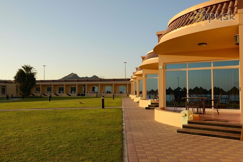 Фото отеля Royal Beach Hotel & Resort 4* Фуджейра ОАЭ экстерьер и бассейны