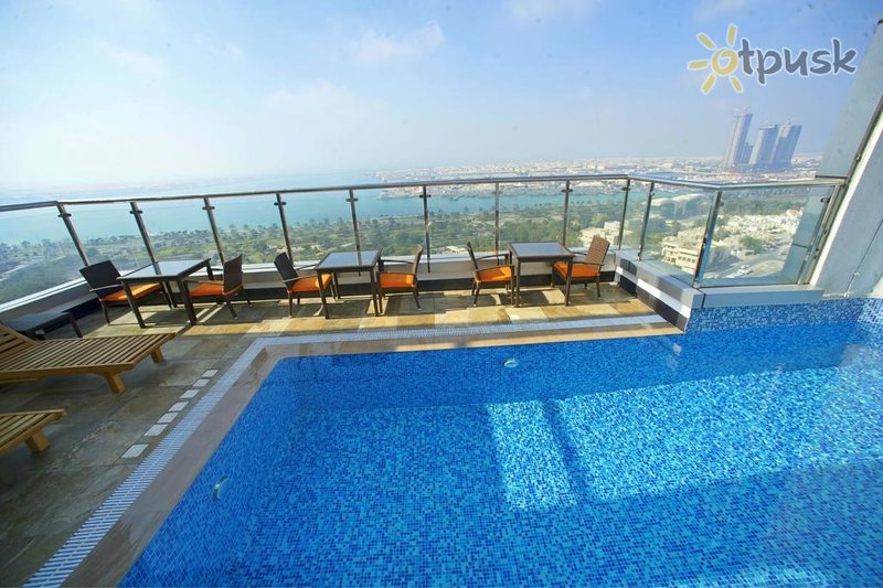 Фото отеля Ramada Abu Dhabi Corniche 4* Абу Даби ОАЭ экстерьер и бассейны