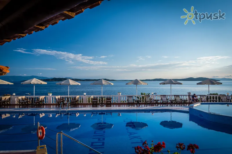 Фото отеля Akti Ouranoupoli Beach Resort Hotel 4* Халкідікі – Афон Греція екстер'єр та басейни