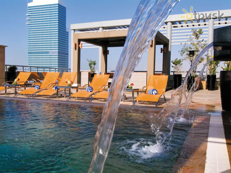 Фото отеля Radisson Blu Hotel Dubai Media City 5* Дубай ОАЕ екстер'єр та басейни