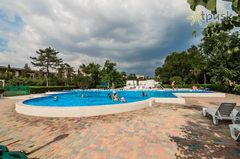 Фото отеля Парк-Отель Романова 3* Evpatorija Krima ārpuse un baseini