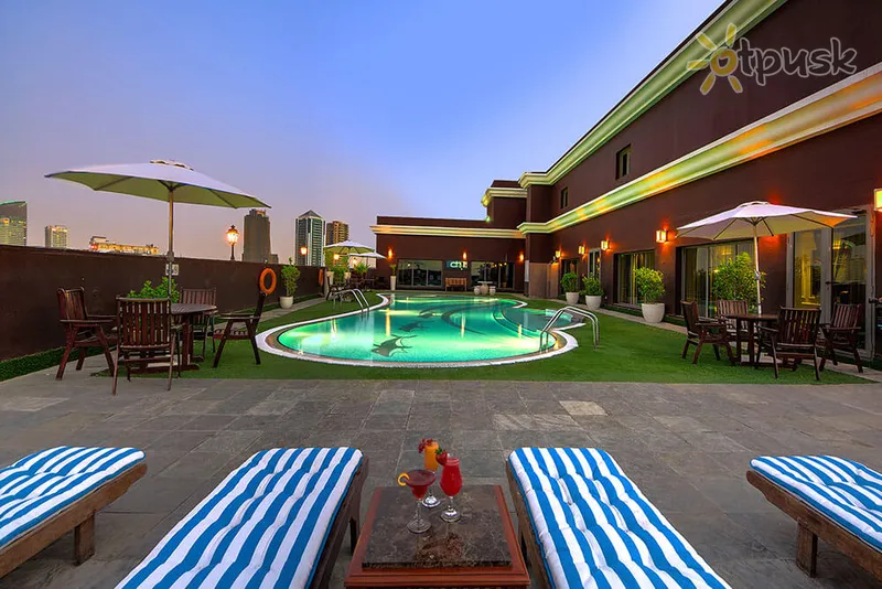 Фото отеля Royal Ascot Hotel 4* Дубай ОАЭ экстерьер и бассейны