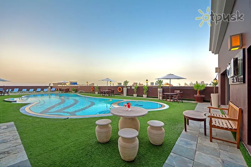 Фото отеля Royal Ascot Hotel 4* Дубай ОАЭ экстерьер и бассейны