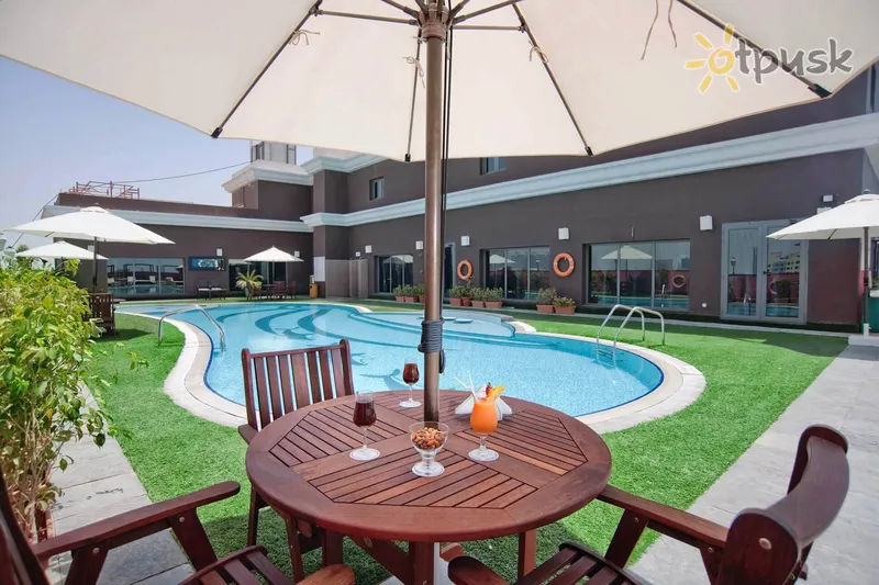 Фото отеля Royal Ascot Hotel 4* Дубай ОАЕ екстер'єр та басейни