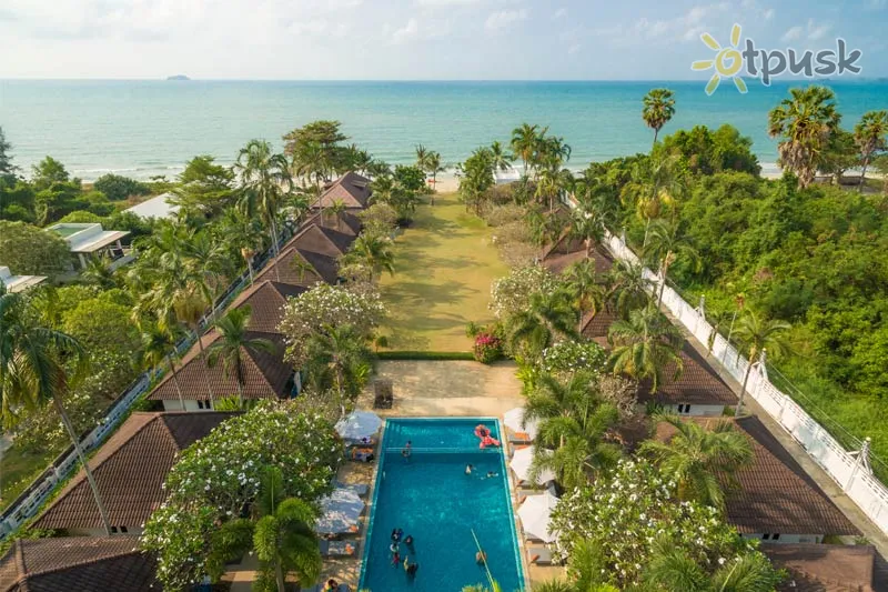 Фото отеля Bandara On Sea, Rayong 3* Паттайя Таїланд екстер'єр та басейни