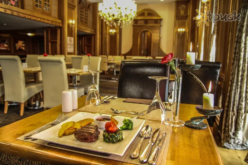 Фото отеля Holiday Inn Istanbul Old City 4* Stambulas Turkija barai ir restoranai