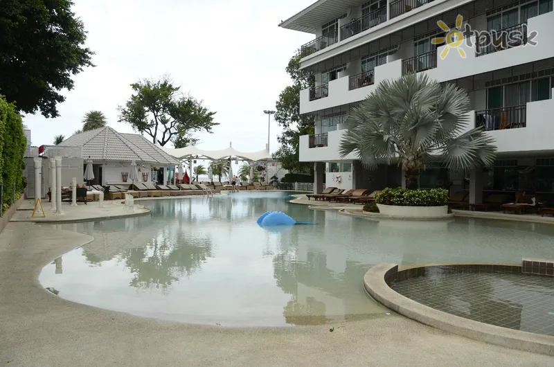 Фото отеля D-Beach Pattaya Discovery Beach Hotel 4* Паттайя Таиланд экстерьер и бассейны