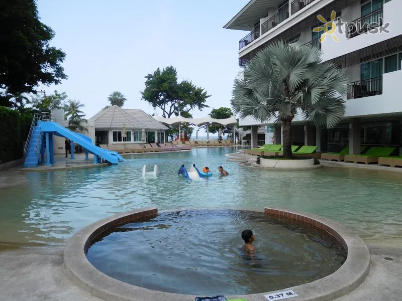 Фото отеля D-Beach Pattaya Discovery Beach Hotel 4* Паттайя Таиланд экстерьер и бассейны