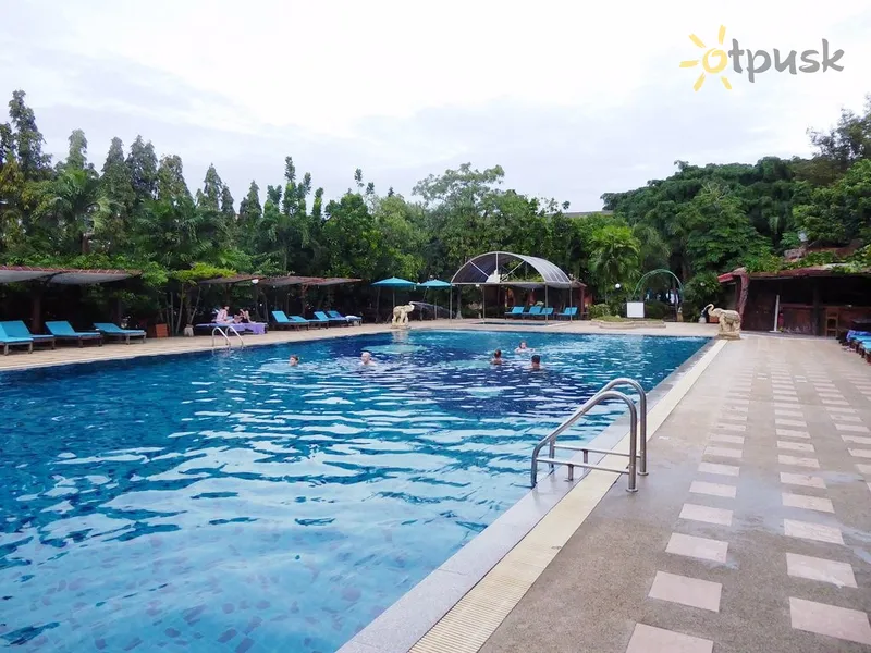 Фото отеля Pinnacle Grand Jomtien Resort 4* Паттайя Таїланд екстер'єр та басейни