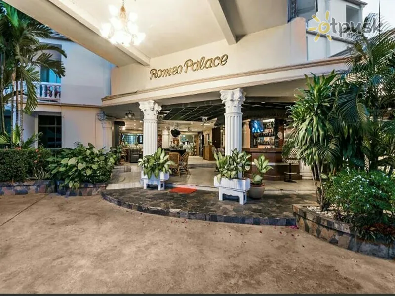 Фото отеля The Romeo Palace Hotel 3* Паттайя Таїланд екстер'єр та басейни