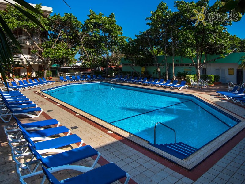 Фото отеля El Bosque Hotel 3* Гавана Куба экстерьер и бассейны