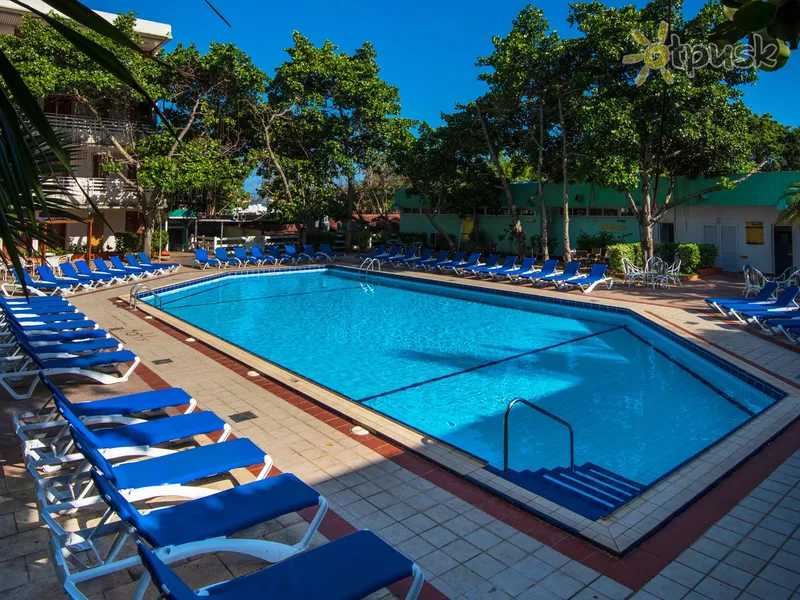 Фото отеля El Bosque Hotel 3* Havana Kuba ārpuse un baseini