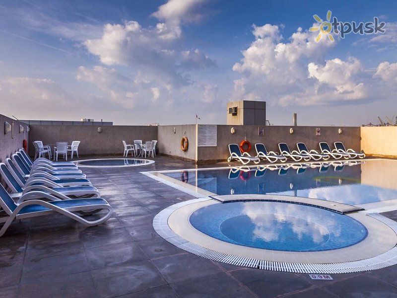 Фото отеля The Country Club Hotel Dubai 4* Дубай ОАЭ экстерьер и бассейны