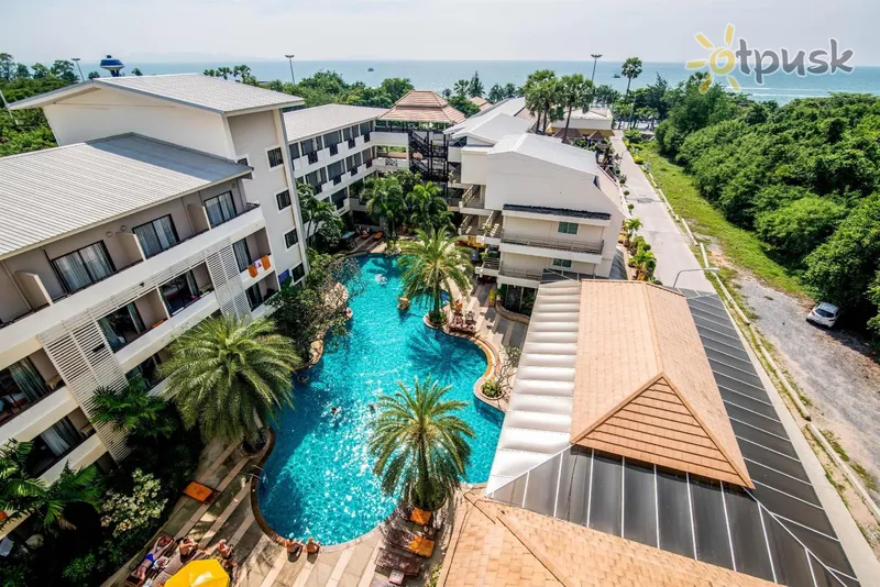 Фото отеля Sea Breeze Jomtien Resort 3* Паттайя Таиланд экстерьер и бассейны