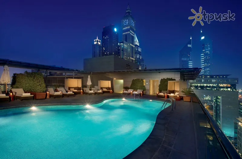Фото отеля The Ritz-Carlton Dubai International Financial Centre 5* Dubajus JAE išorė ir baseinai