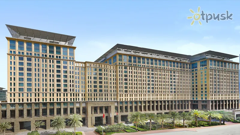 Фото отеля The Ritz-Carlton Dubai International Financial Centre 5* Dubaija AAE ārpuse un baseini