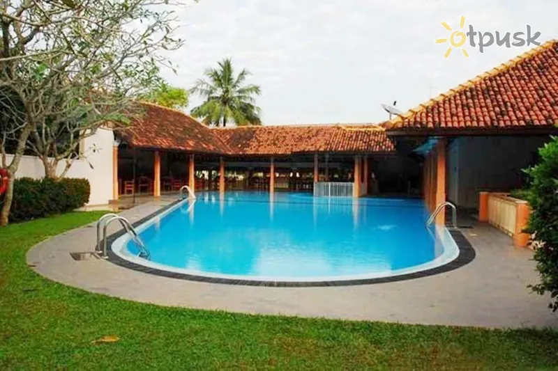 Фото отеля Aida Ayurveda Resort & Spa 2* Индурува Шри-Ланка экстерьер и бассейны