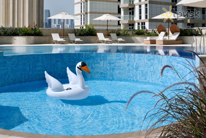 Фото отеля Movenpick Hotel Apartments Downtown Dubai 5* Dubajus JAE išorė ir baseinai