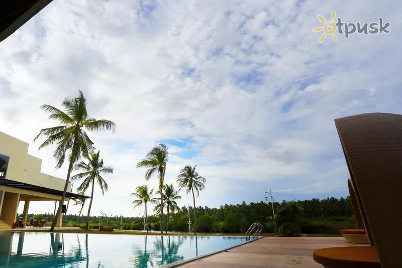 Фото отеля Avenra Gangaara Hotel 4* Маравіла Шрі Ланка екстер'єр та басейни