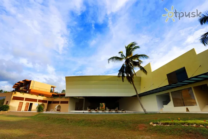 Фото отеля Avenra Gangaara Hotel 4* Маравила Шри-Ланка экстерьер и бассейны