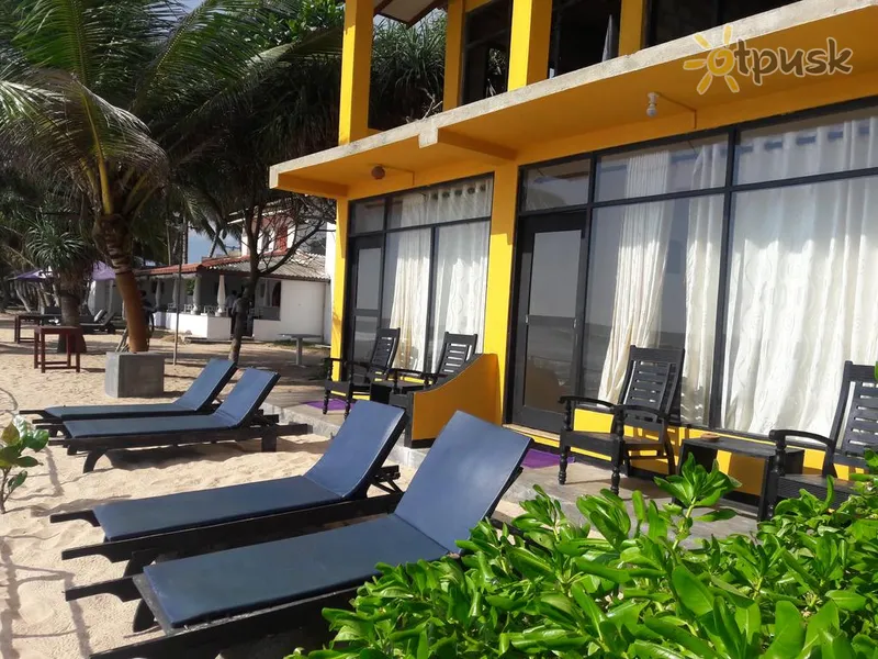 Фото отеля Cinnamon Beach Inn 3* Хиккадува Шри-Ланка экстерьер и бассейны