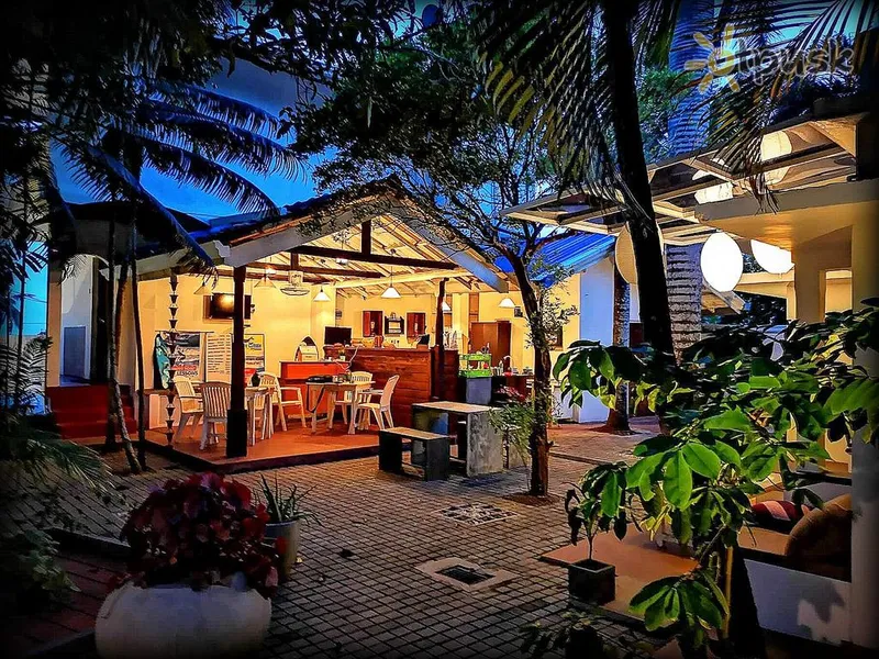 Фото отеля Glamour Mirissa 2* Матара Шри-Ланка экстерьер и бассейны