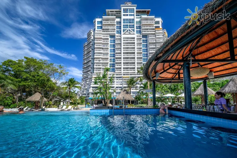 Фото отеля Andaman Beach Suites Hotel 4* о. Пхукет Таиланд экстерьер и бассейны